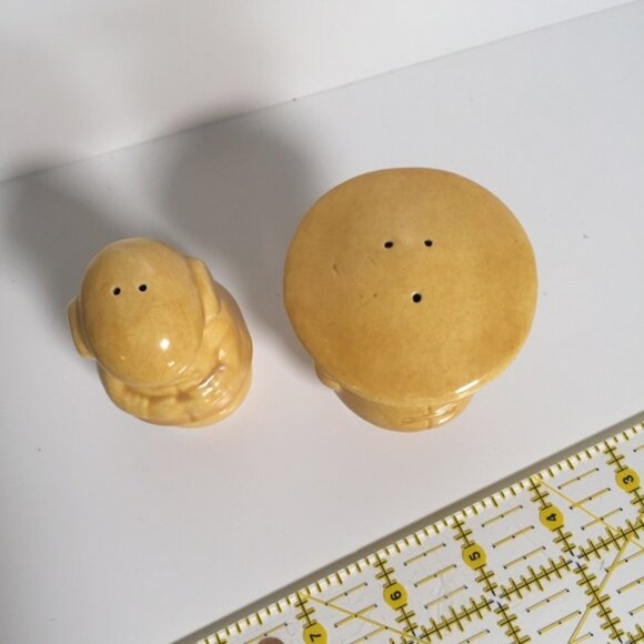 Vintage Retro 50s Asian Salt and Pepper Shaker - Picture 8 of 8